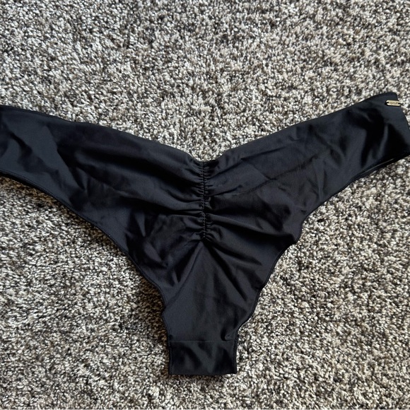 Classic Black Bikini Set - Picture 9 of 10